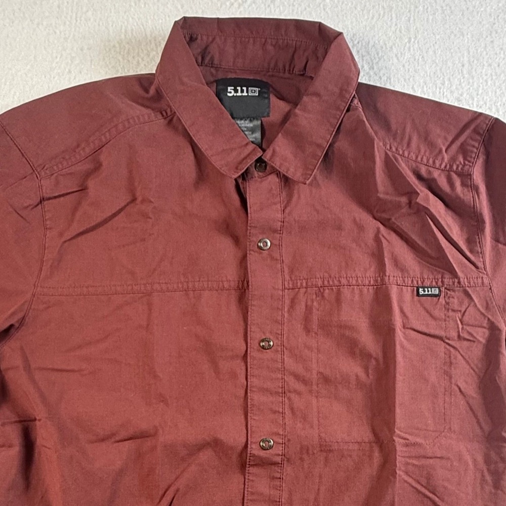 5.11 Tactical Button Up Shirt Mens Medium Short Sleeve Utility Burgundy
